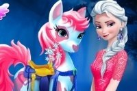 Elsa cuida del pony Elsa cuida del pony